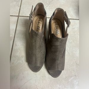 Abella True Comfort Heels- like new